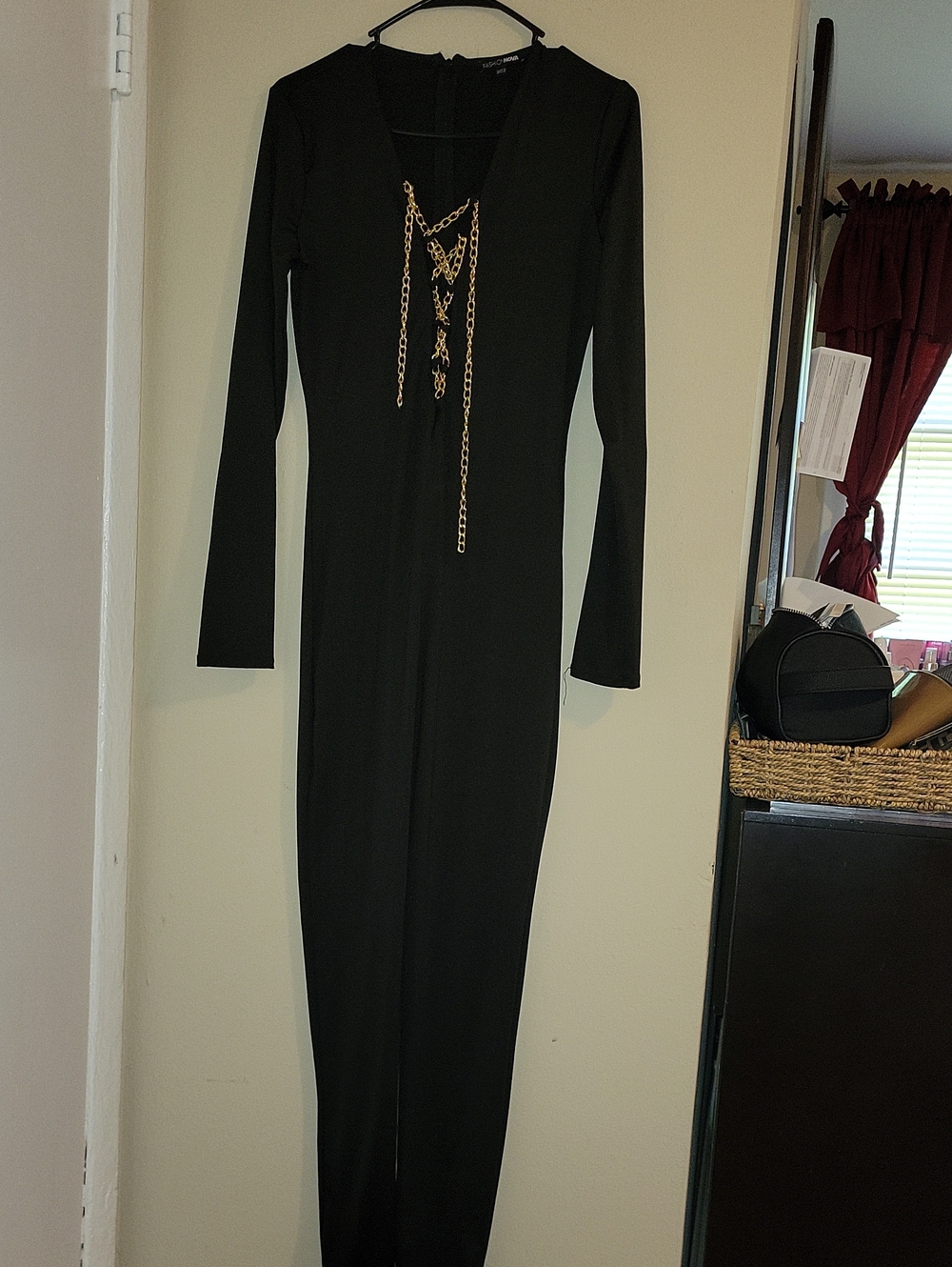 Elegant Black Long-Sleeve Maxi Dress with Gold Chain Detail